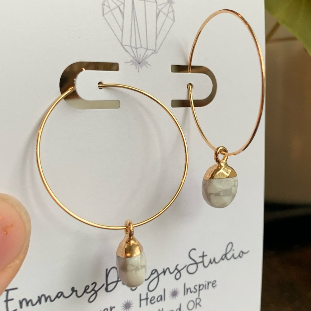 ✨NWT ✨18K Gold Hoop with Faceted Howlite Charm Minimal Bohemian Earrings